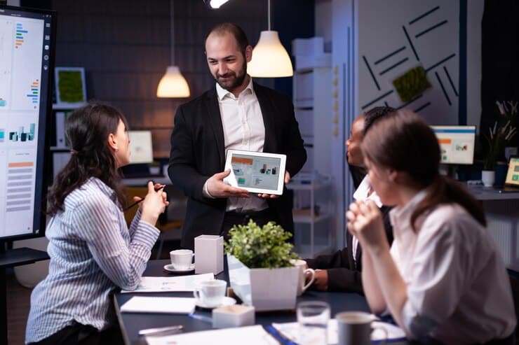 entrepreneur businessman showing company strategy using tablet corporate presentation 482257 10543